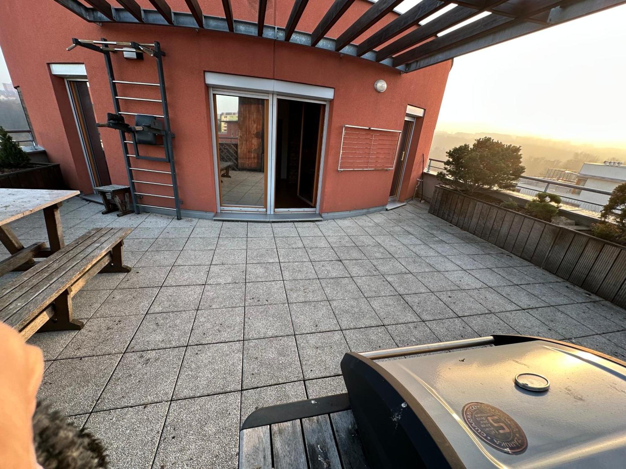 Appartement Prostorny Stresni Byt S Terasou